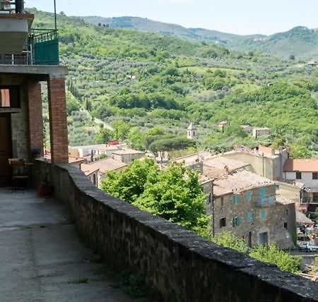 Casa Angolo Cantina Nel Castello Apartment Montegiovi Exterior photo