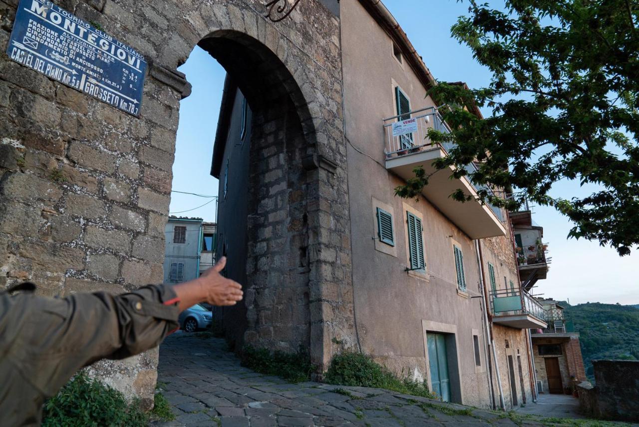 Casa Angolo Cantina Nel Castello Apartment Montegiovi Exterior photo