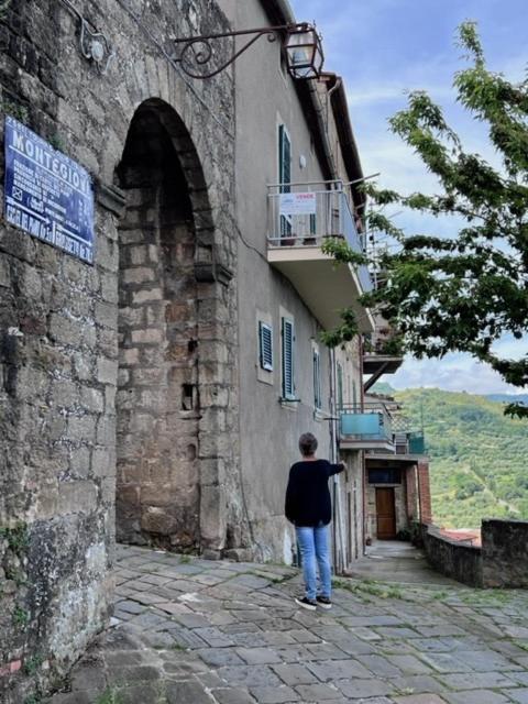 Casa Angolo Cantina Nel Castello Apartment Montegiovi Exterior photo